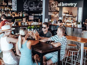 Moffat Beach Brewing Co: Beachside