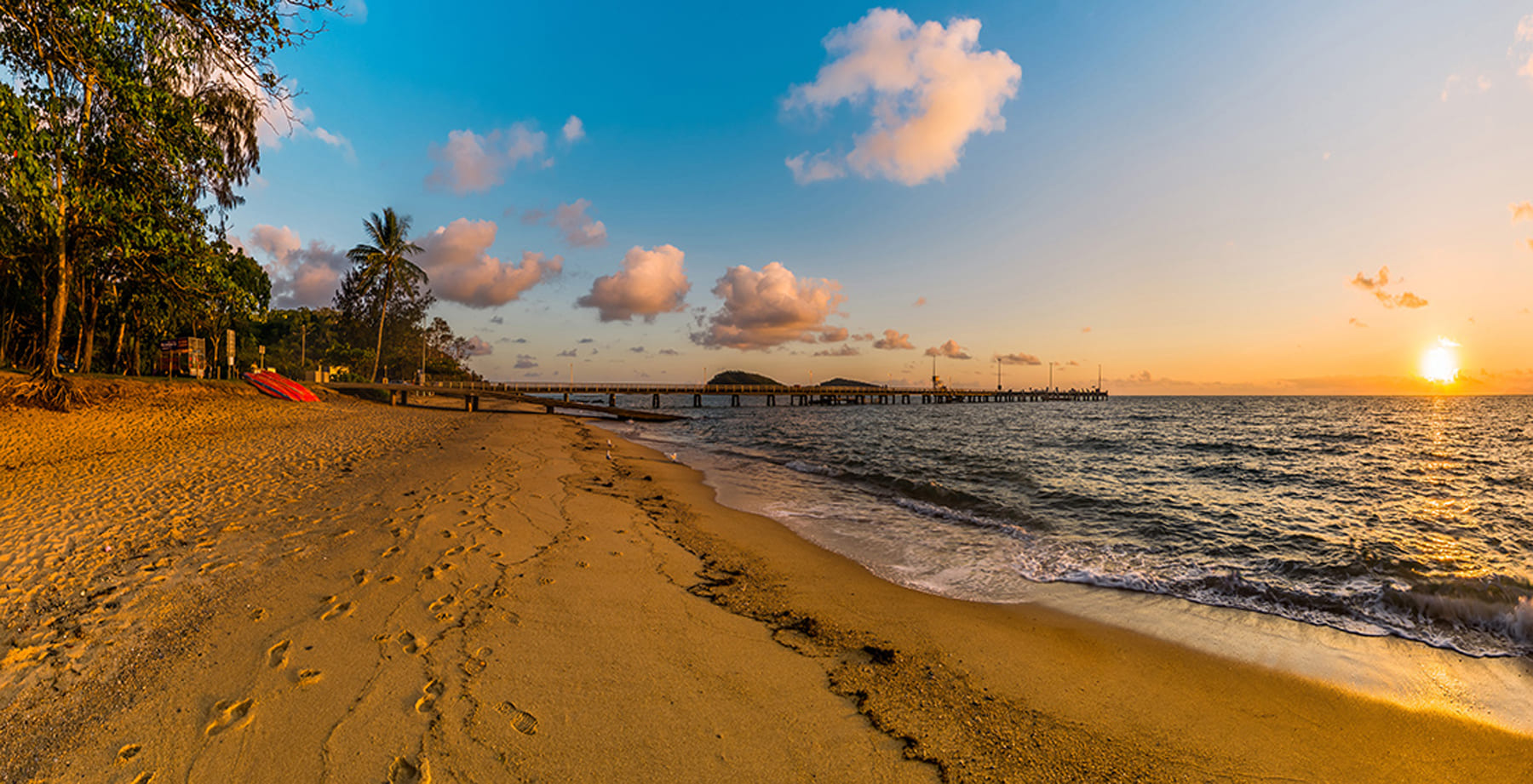 APC-beach Coral Coast Resort Palm Cove | Accor Vacation ClubThe Great Barrier Reef fascinates travellers from all over the world with its vast expanses of stunning coral gardens beneath the warm aqua waters of the Pacific. 