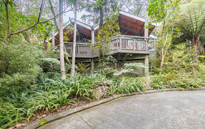 Grand-Mercure-Puka-Park-ResortKauri-Chalet-and-Rimu-Chalet-01-870x547 Studio Superior Chalets Bedroom