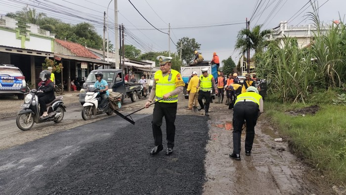 Satlantas Pekalongan Perbaiki Jalan dan Gencarkan Edukasi dalam Operasi Keselamatan Candi 2026